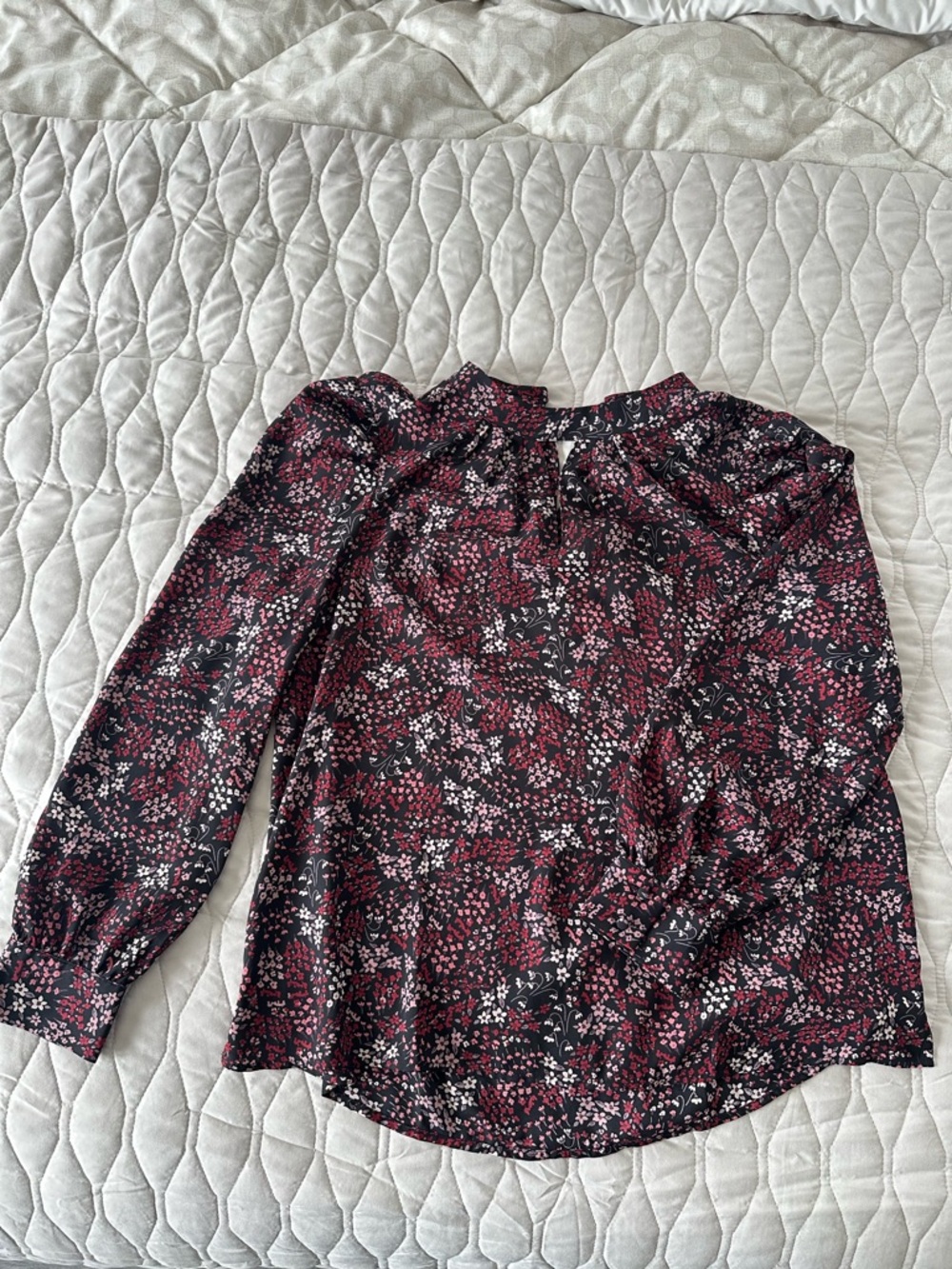 NWOT Ditsy Floral Mock Neck Long Sleeve Flowy Blouse Black Pink Boho Chic Sz L - Picture 4 of 9